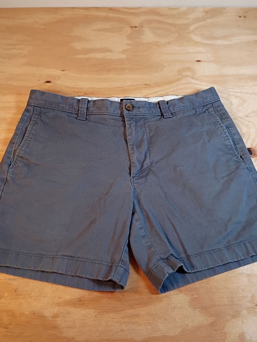 J. Crew Men's Shorts Size 32 Grey Flat Front Stretch Chino 7" Inseam L0923